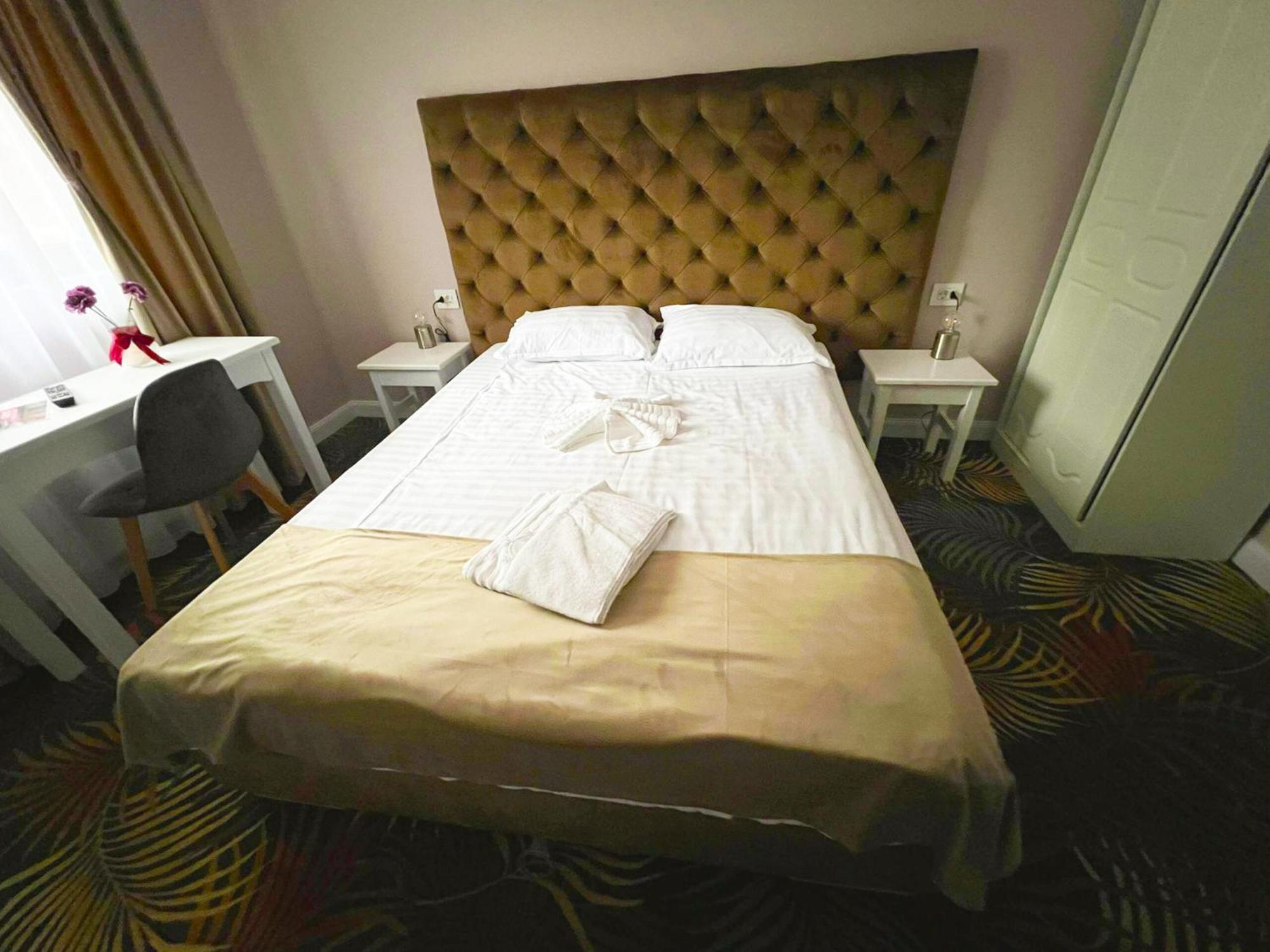 Pensiunea Pink House Runcu Hotell Runcu  Exteriör bild