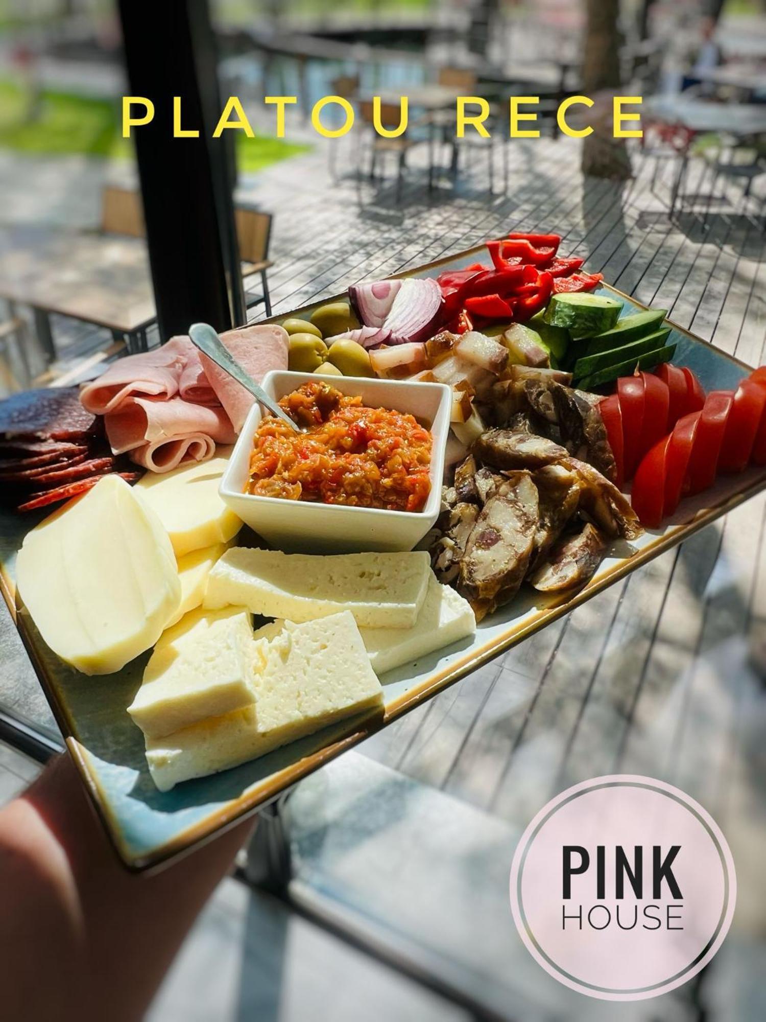 Pensiunea Pink House Runcu Hotell Runcu  Exteriör bild